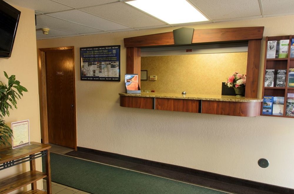 North Star Hotel Pictured Rocks Munising Interior photo